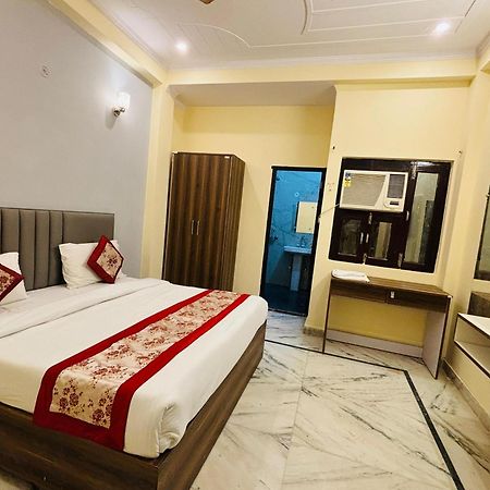 Hotel Vegas Corporate Suites Noida Eksteriør billede