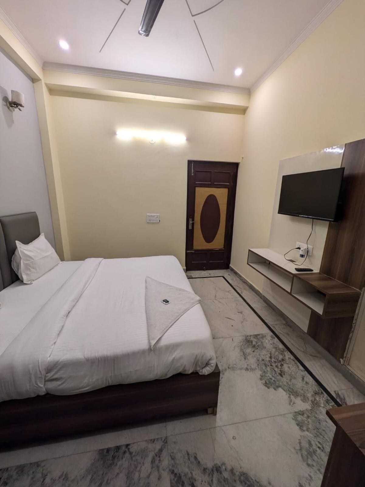 Hotel Vegas Corporate Suites Noida Eksteriør billede